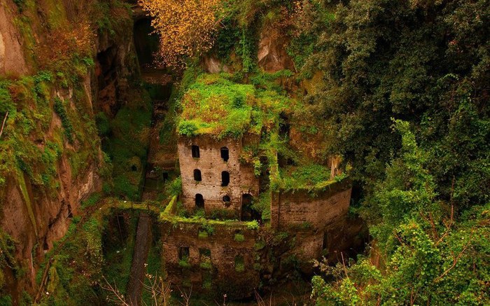 Domik-v-doline-Sorre--ntoItaliya (700x437, 119Kb)