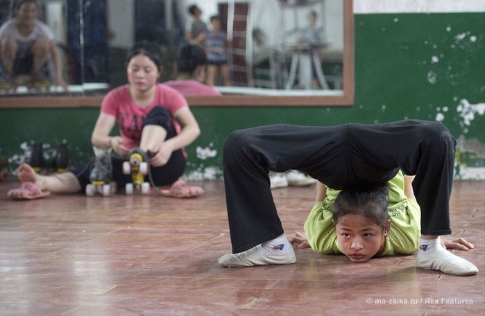 Китайские акробаты (Chinese acrobats)