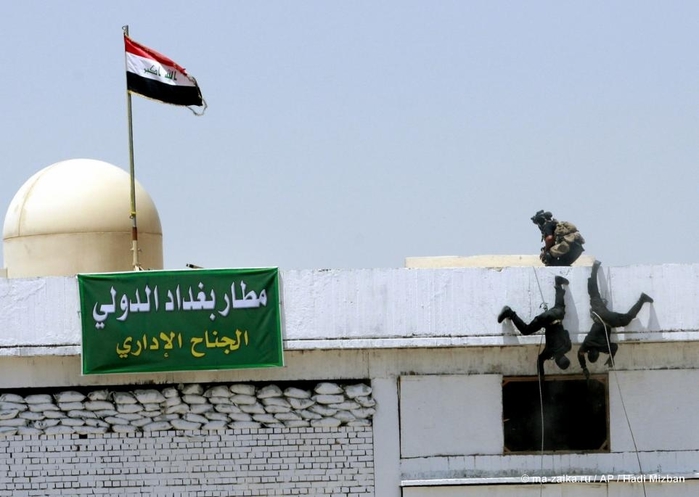 Иракский спецназ 'освободил заложников' в аэропорту Багдада