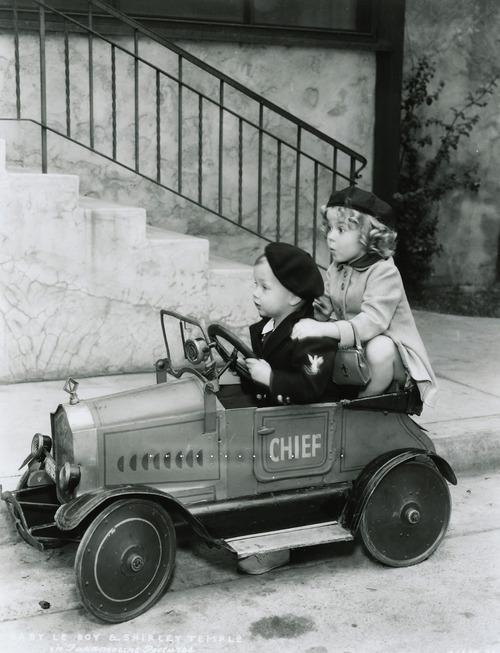 3453311_99550218_Shirley_Temple_with_child_star_Baby_LeRoy_early_1930s (500x653, 51Kb)