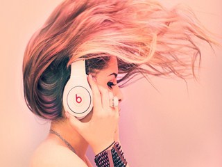 blonde-music (320x240, 18Kb)