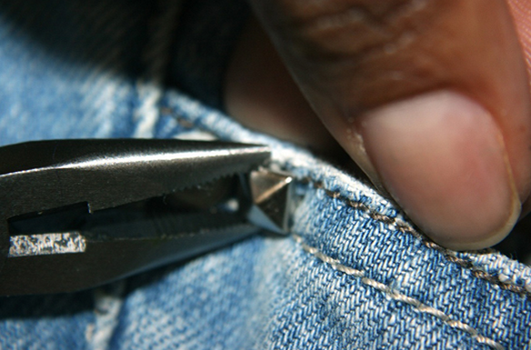 шорты из джинсов, переделка и украшение (2) (583x385, 541Kb)