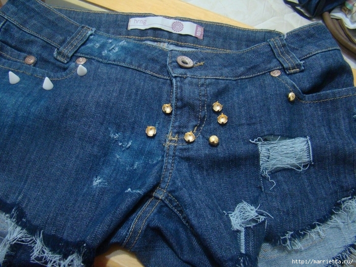 шорты из джинсов, переделка и украшение (21) (700x525, 371Kb)