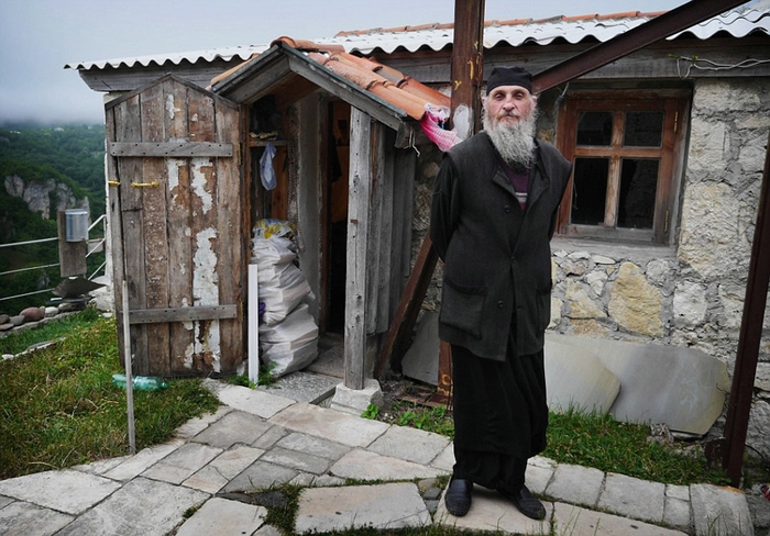 Грузинский монах живет на высоте 40 метров, чтобы быть ближе к Богу