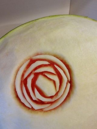 карвинг. розы из арбуза. салат из ананасов (44) (320x427, 51Kb)