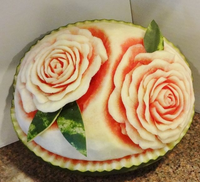 карвинг. розы из арбуза. салат из ананасов (72) (640x583, 235Kb)