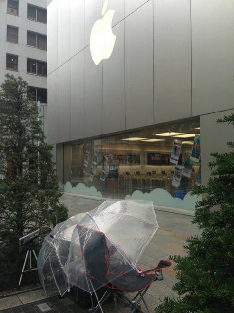 очередь за iPhone 5S 4 (480x640, 112Kb)