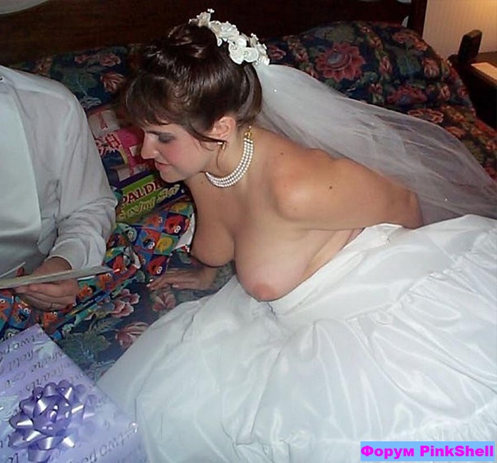 Голые невесты позируют