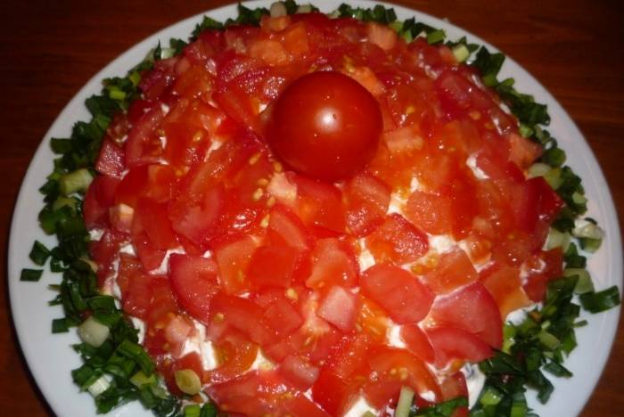 Салат красная шапочка рецепт с с помидорами и сыром Салат красная шапочка рецепт с с помидорами и сыром