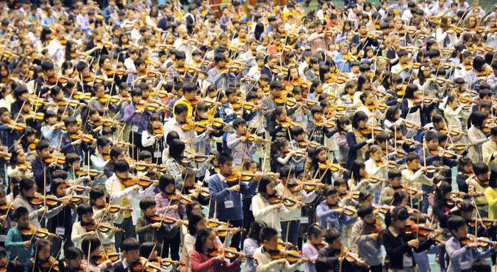 Обучение игре на скрипке 2000 юных скрипачей
