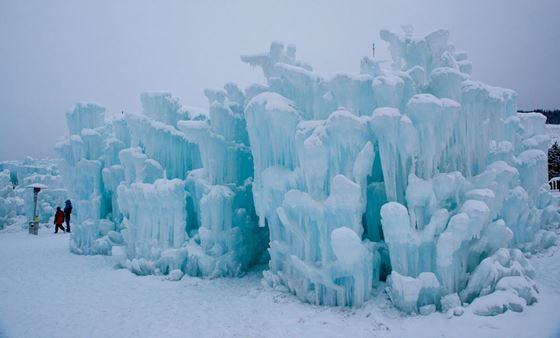 Удивительные ледяные замки в пещерах Миннесоты