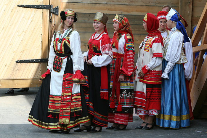 99326402_large_russiannativecostume0004.jpg