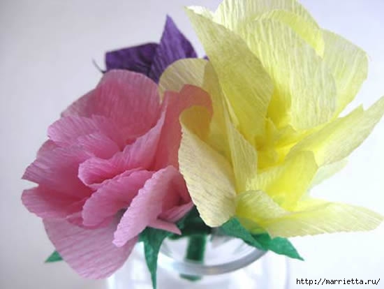 цветы из гофрированной бумаги (3) (550x414, 78Kb)