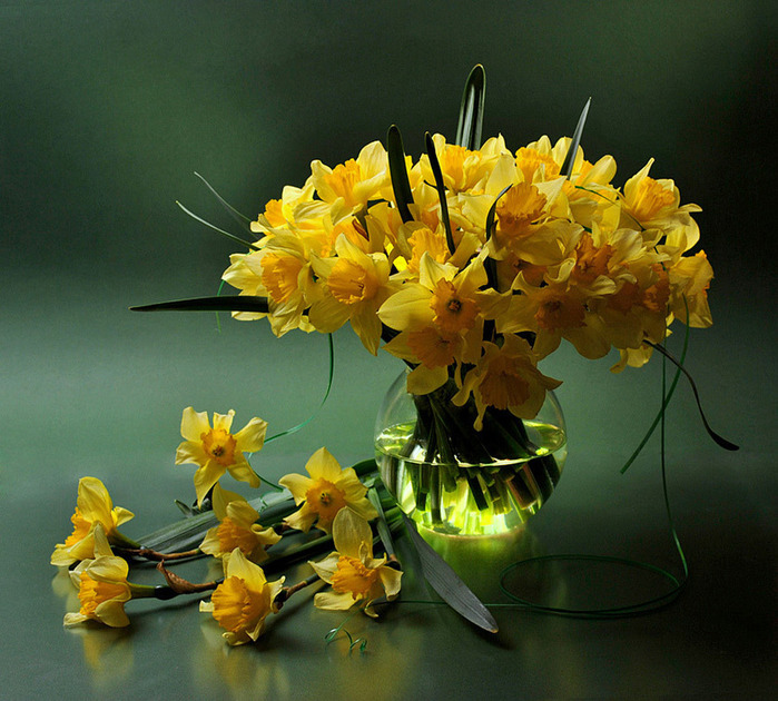 Натюрморты Желтые цветы 75270994_large_2198994 (700x630, 161Kb)