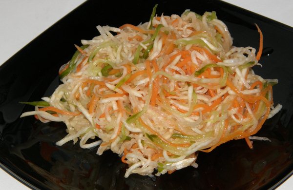 яблоком с сельдерея из Салат корня яблоком с сельдерея из Салат корня