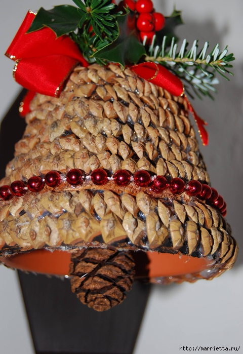 рождественский колокол из цветочного горшка и сосновых шишек (6) (480x700, 271Kb)