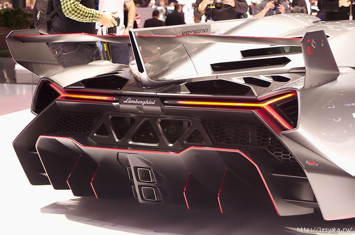 Geneva_MotorShow_2013__Lamborghini_Veneno_rear (700x463, 192Kb)