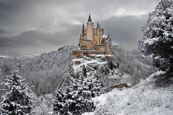 Замок Алькасар, Испания (700x465, 84Kb)