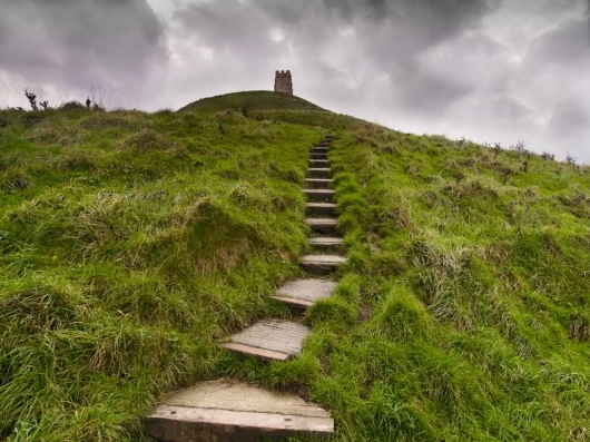 glastonbury-tor2 (530x397, 253Kb)