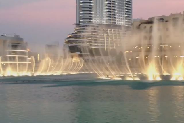 Танцующая вода в Дубае