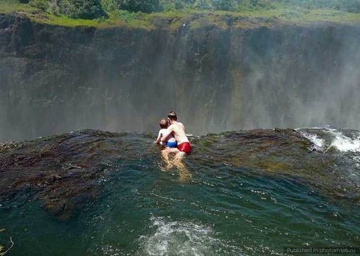 Фотографии Купели Дьявола на водопаде Виктория в Африке