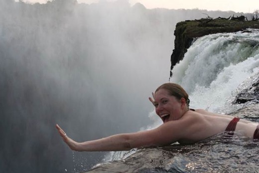 Фотографии Купели Дьявола на водопаде Виктория в Африке