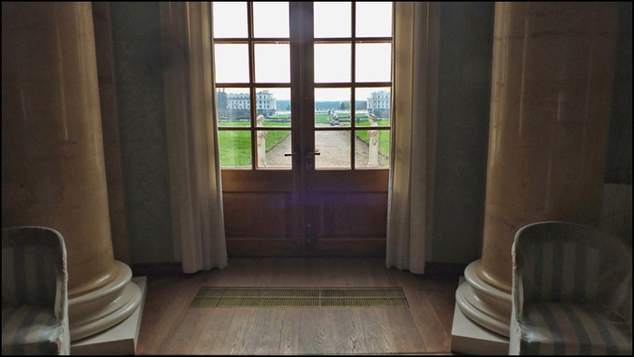 Вид в парк из Овального зала Юсуповского дворца/3673959_11 (700x394, 96Kb)