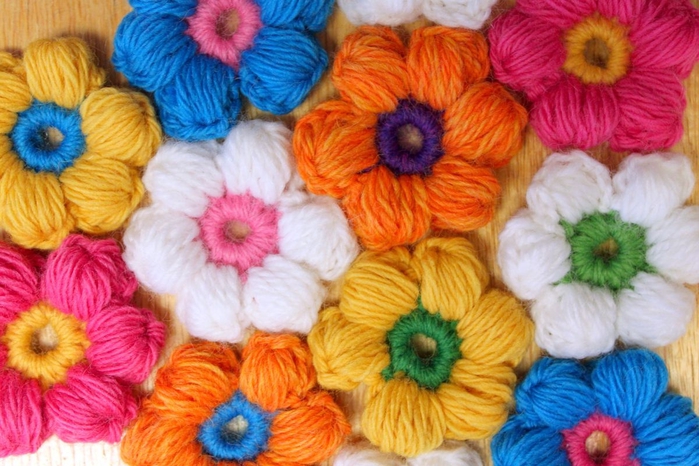  Цветок из пышных столбиков для жакета *Цветочный каракуль*- мастер-класс для сайта *Модное вязание*,https://modnoevyazanie.ru.com/