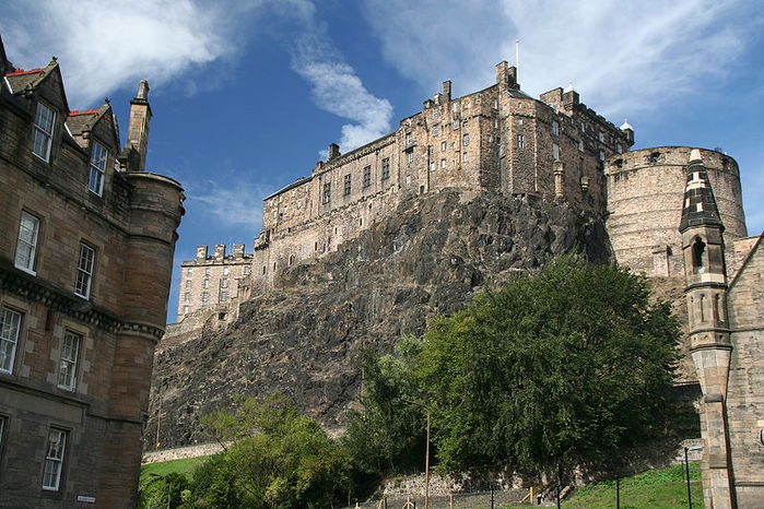 3085196_65050046_1286574498_800pxEdinburghCastle (699x466, 98Kb)