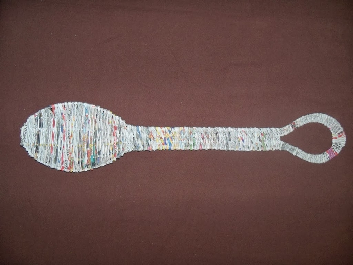 Плетение из газет. Декоративная ложка с подсолнухом в технике канзаши (27) (700x525, 207Kb)