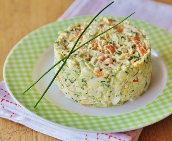 салаты с крабовыми палочками и (или) колбасой - Страница 2 106745784_Salat_iz_krabovuyh_palochek_s_ogurcom_More_volnuetsya_raz