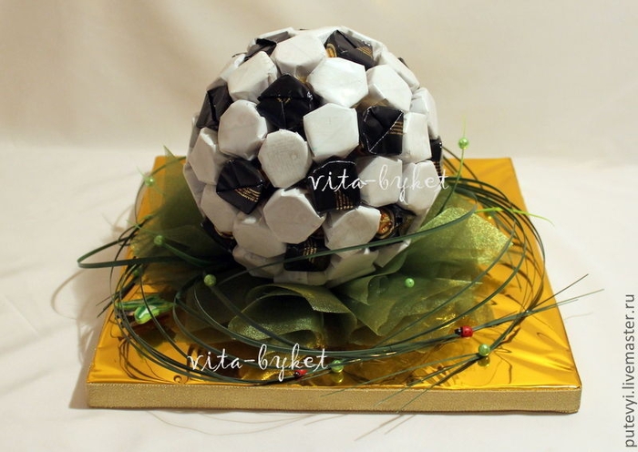 футбольный мяч из конфет (6) (700x496, 206Kb)