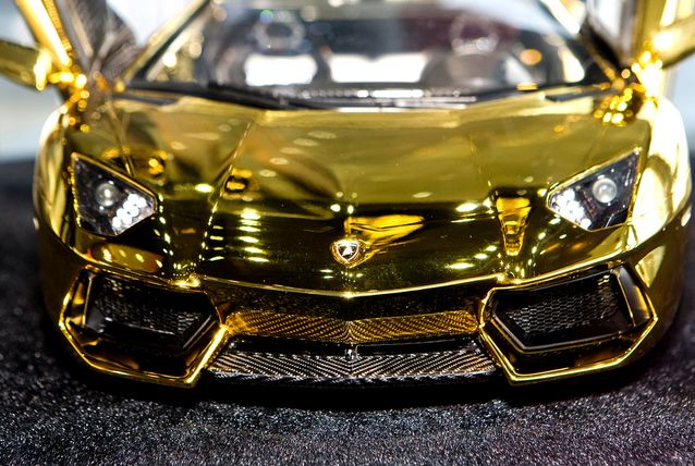 Lamborghini Aventador LP 700-4 / 1385237622_zolotoy_lambordzhini_foto_3 (638x428, 76Kb)