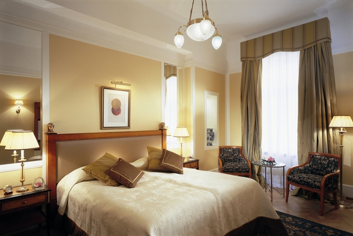 3249162_stretchceilingshotels (700x468, 221Kb)