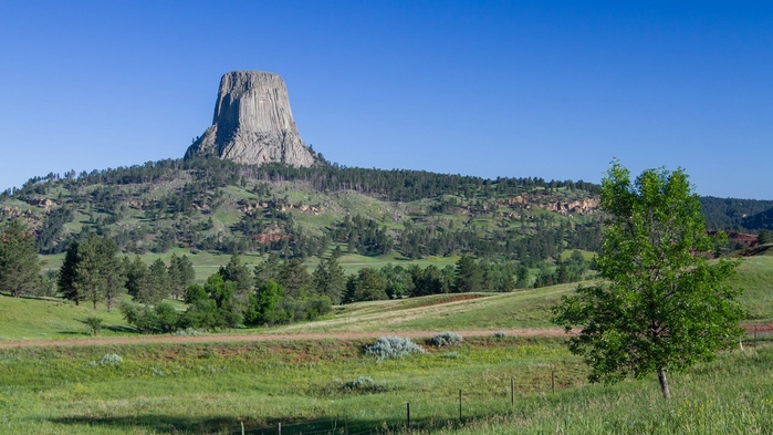 гора башня дьявола фото (700x393, 223Kb)