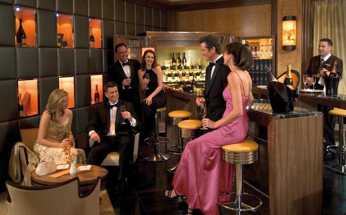 /1384496037_0000QM2VeuveClicquotBar4ajpg (700x436, 54Kb)
