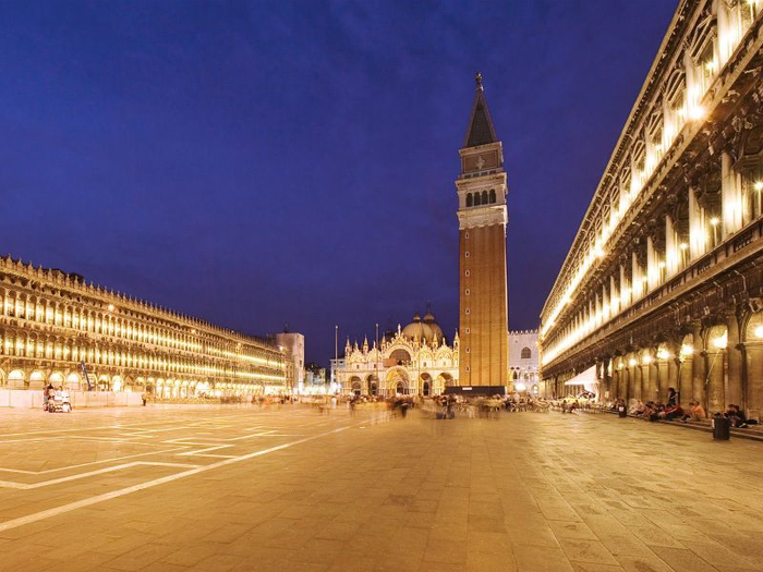  normal_Piazza_San_Marco_at_Night__Venice__Italy (700x525, 345Kb)