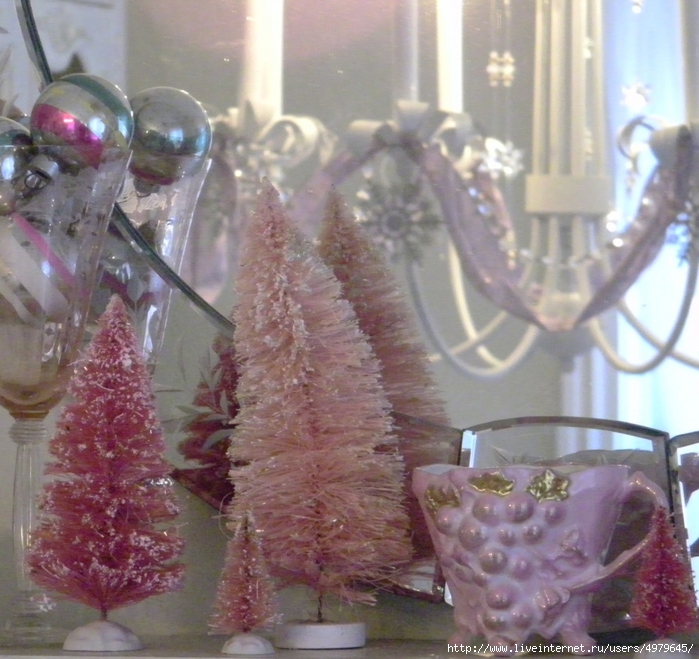 4979645_xmas_pink_house_and_ornaments_025 (700x659, 332Kb)