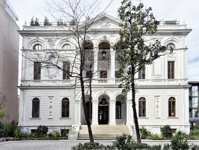 Soho House Hotels 1 (700x527, 479Kb)