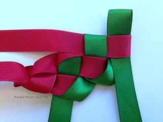 Плетение рождественского венка из ленточек. Идея для открытки (10) (320x240, 63Kb)