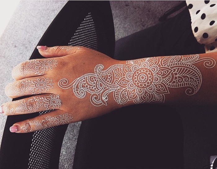 white-mehendi-11 (700x544, 291Kb)