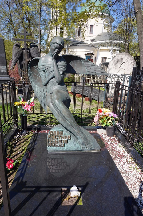 Надгробия Ваганьковского кладбища 6 (465x700, 468Kb)