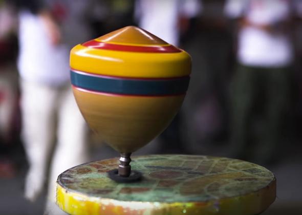 spinningtop.jpg.CROP.promo-mediumlarge (590x420, 21Kb)