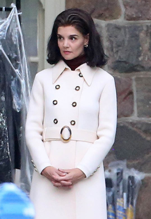 katie-holmes-kennedys-26may16-04 (483x700, 283Kb)