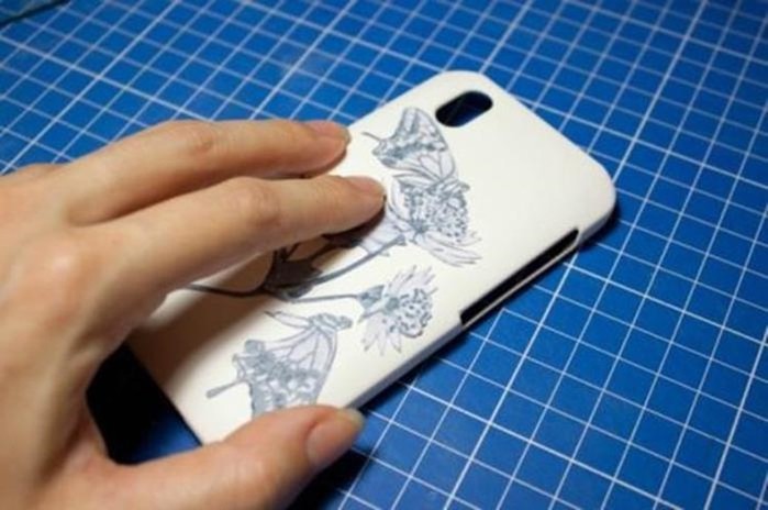 Как сделать рисунок бабочек на крышке телефона