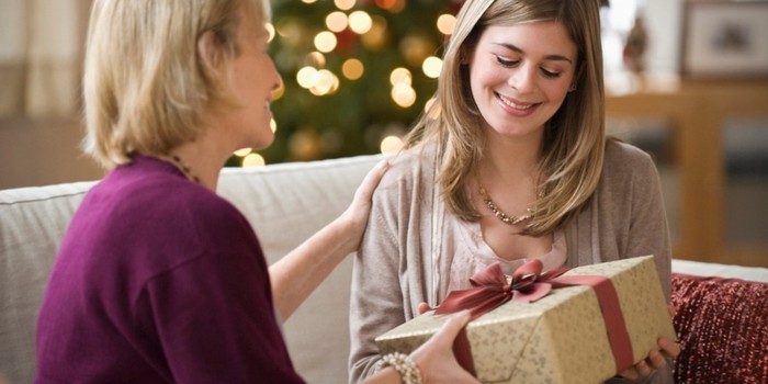 Как выбрать подарок родителям?
