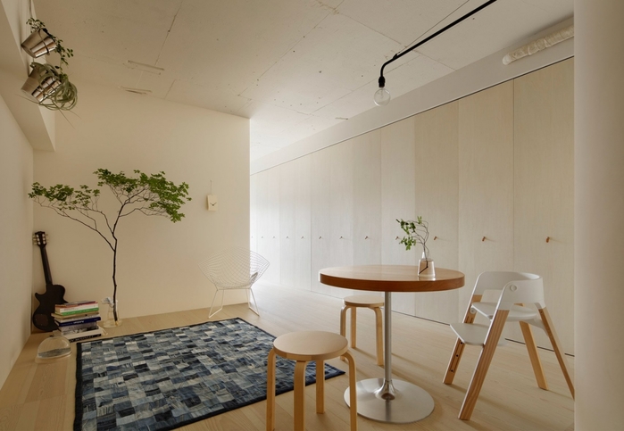 3726595_apartmentinkitasandominorpoetinteriortokyojapan_dezeen_1704_1_2_ (700x483, 184Kb)