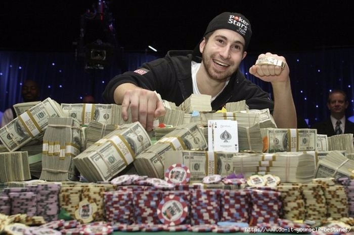 894_milliona_dollarov_v_poker_14_foto_10 (700x464, 169Kb)