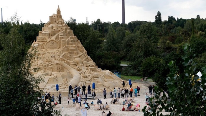 В Германии соорудили самый высокий песочный замок