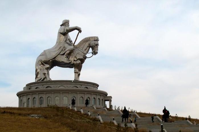 Как китайские археологи нашли настоящую могилу Чингисхана